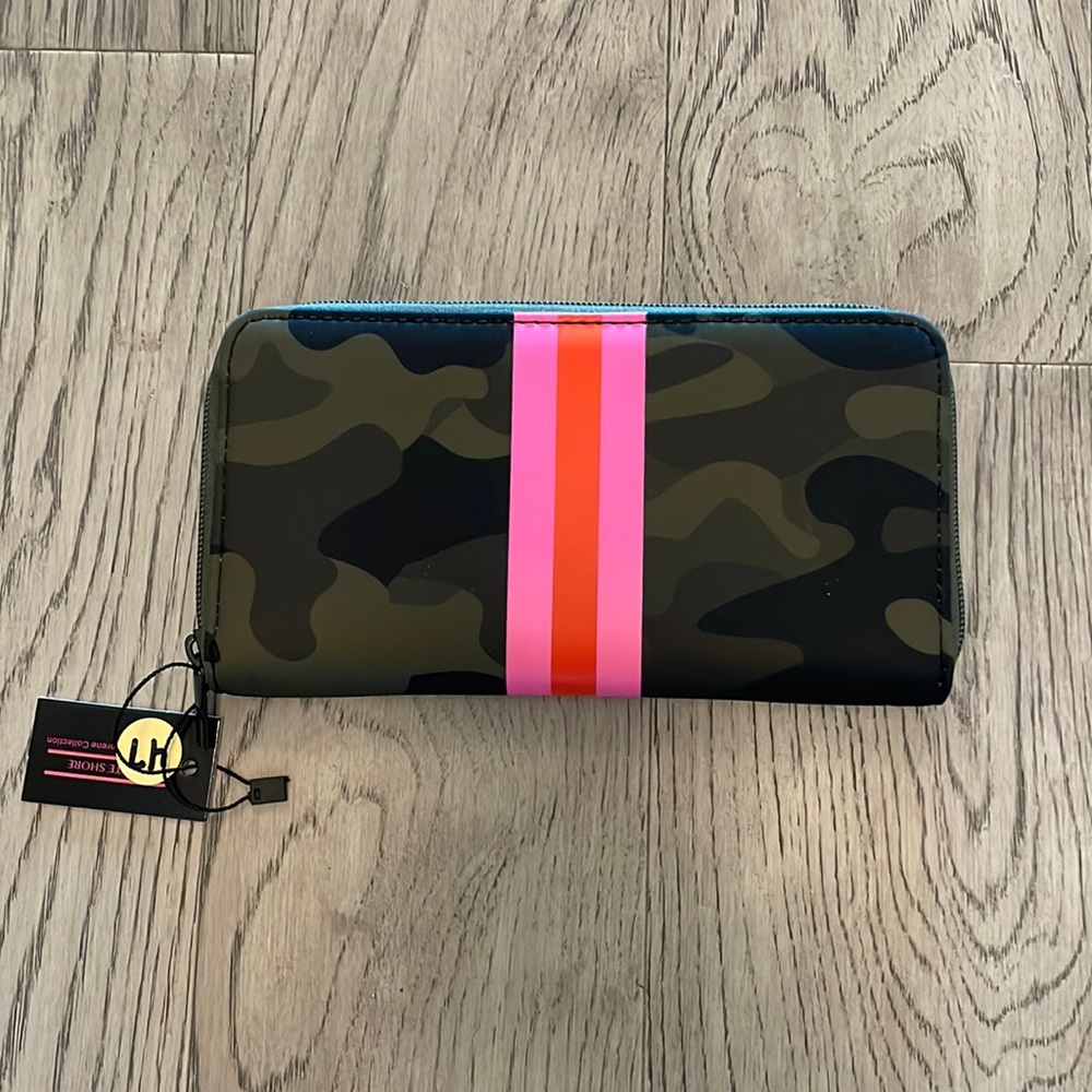 NWT Haute Shore Cash Wallet in Showoff